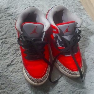 Nike Jordons 3se size 6